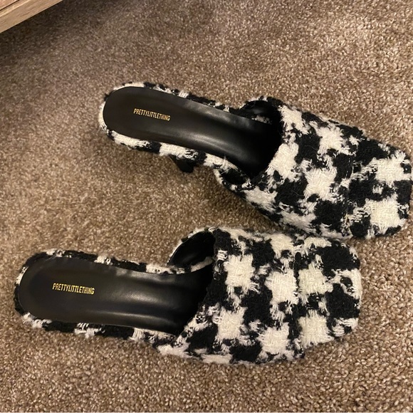 SOLD ❌ Open Toe Fuzzy Houndstooth Heels - Picture 4 of 5